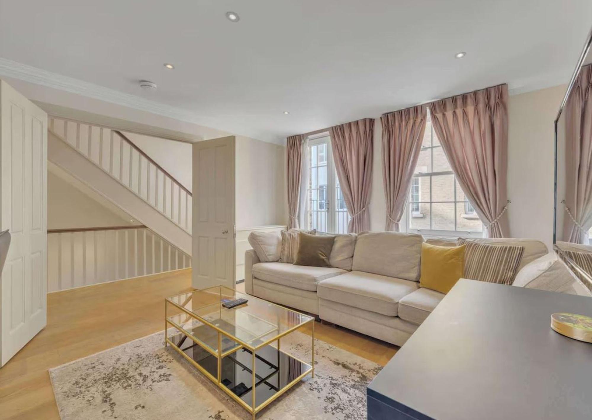 Contemporary Stylish 3 Bedrooms Flat In Bed & Breakfast