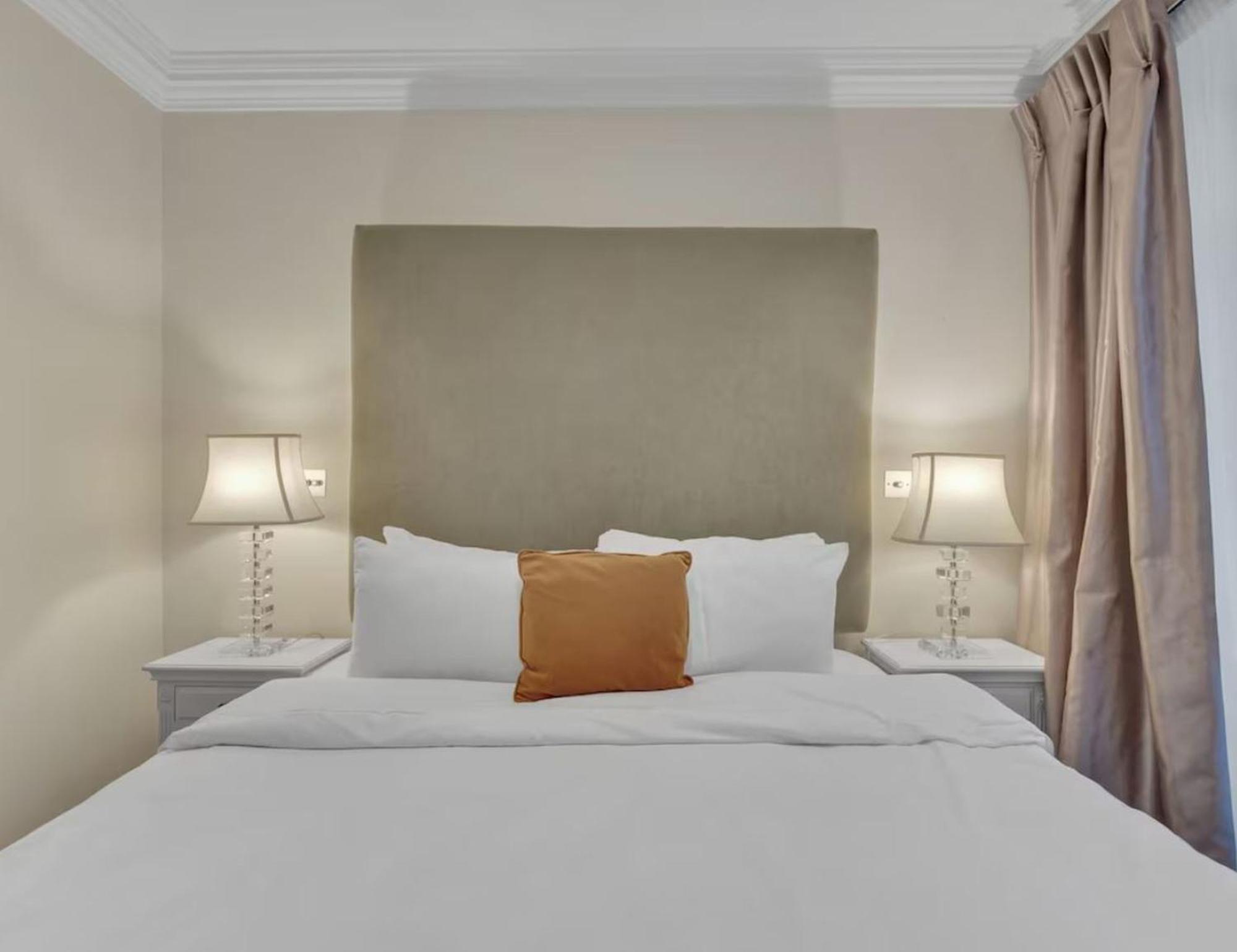 Contemporary Stylish 3 Bedrooms Flat In