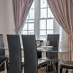 Contemporary Stylish 3 Bedrooms Flat In London