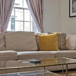 Contemporary Stylish 3 Bedrooms Flat In London