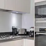 Contemporary Stylish 3 Bedrooms Flat In London