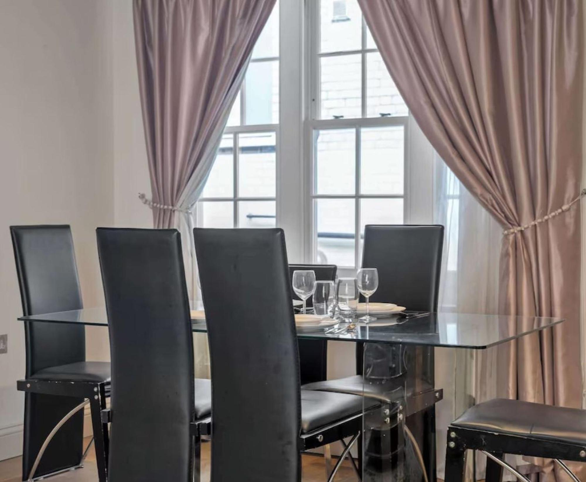 Bed & Breakfast Contemporary Stylish 3 Bedrooms Flat In London