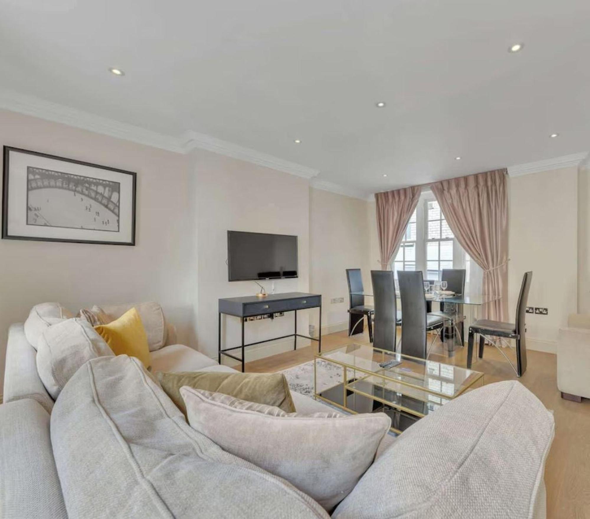 Bed & Breakfast Contemporary Stylish 3 Bedrooms Flat In London