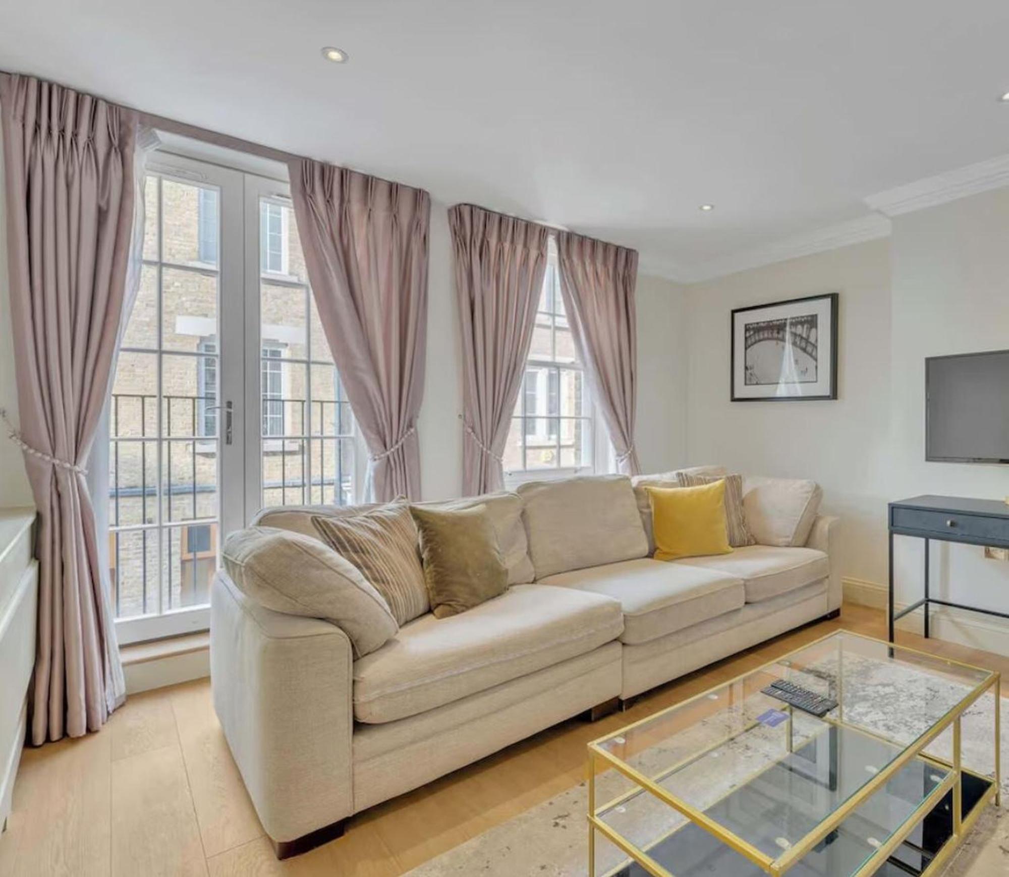 Contemporary Stylish 3 Bedrooms Flat In