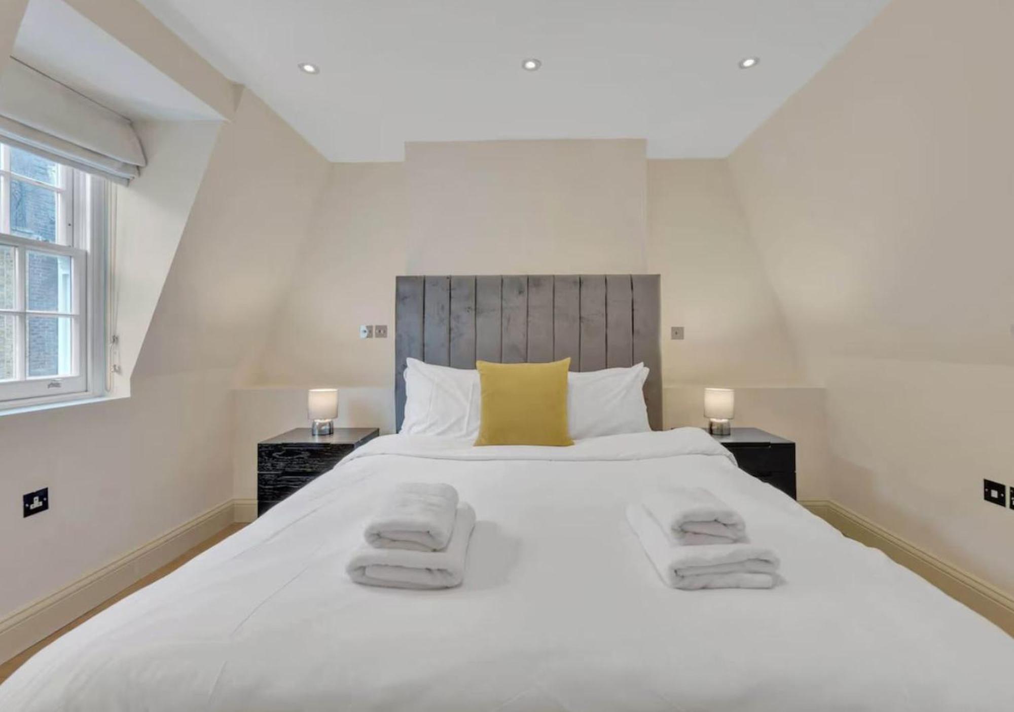 Contemporary Stylish 3 Bedrooms Flat In