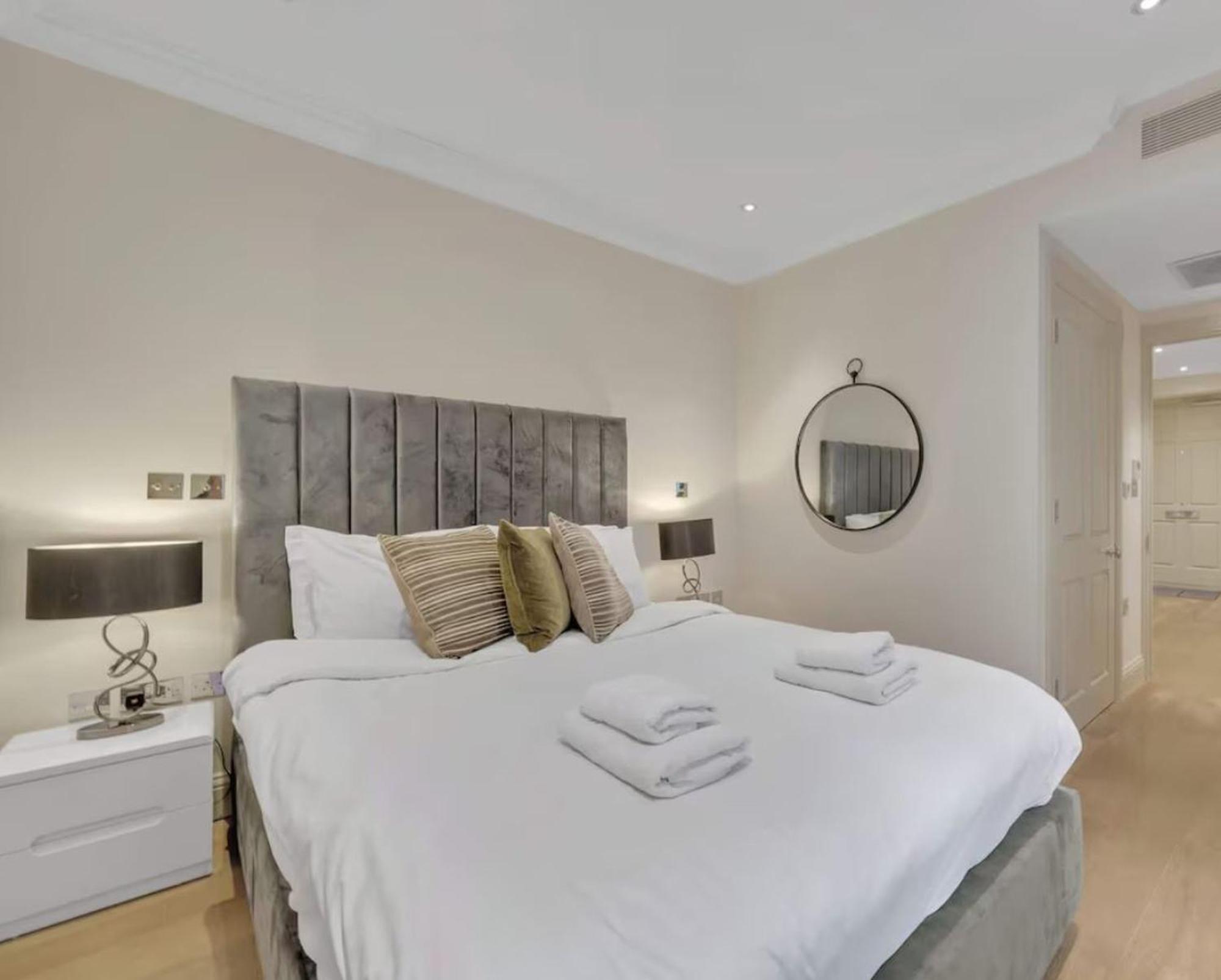 Contemporary Stylish 3 Bedrooms Flat In Bed & Breakfast
